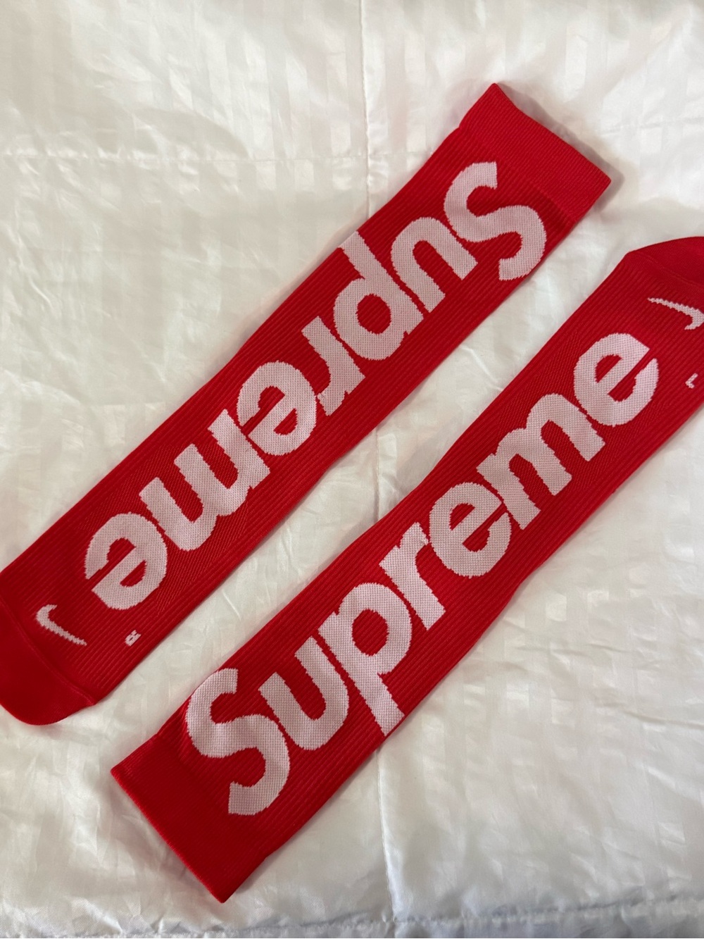 RED SUPREME x NIKE Lightweight Crew Socks US 9/10